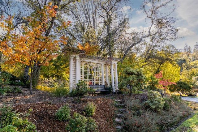 14446 Perimeter Rd, Grass Valley, CA 95949