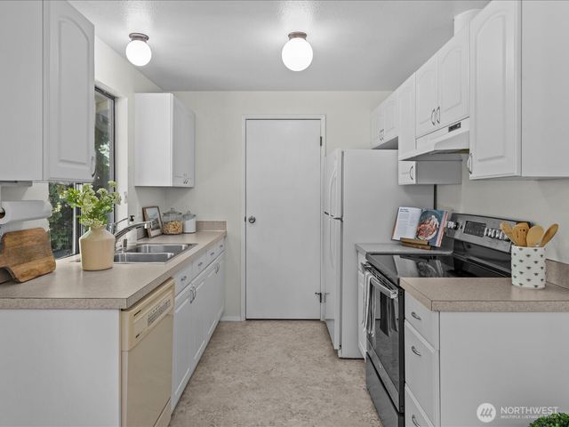 6033 148th Court NE, Redmond, WA 98052