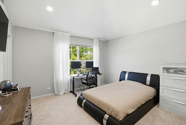 1905 S Osprey Lane, Libertyville, IL 60048