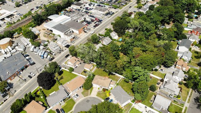 9 Lawrence Court, Hicksville, NY 11801