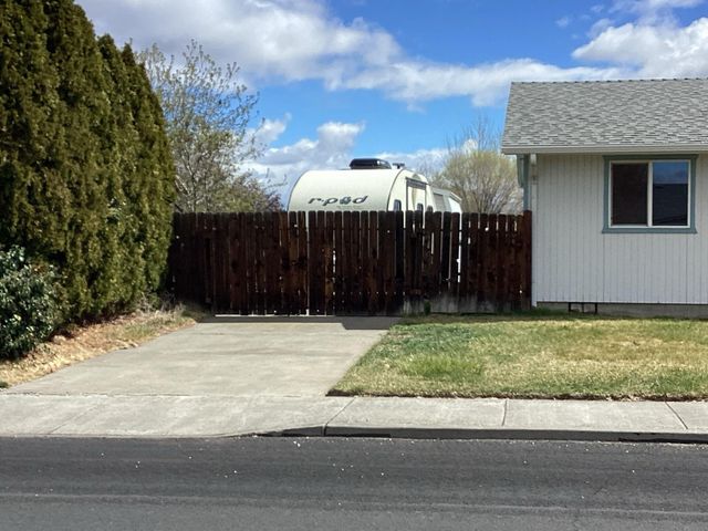 1762 SW 35th Street, Redmond, OR 97756
