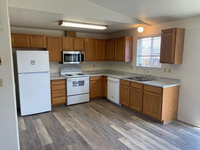 1762 SW 35th Street, Redmond, OR 97756