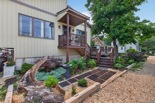 6 Howard Road, Bayville, NY 11709