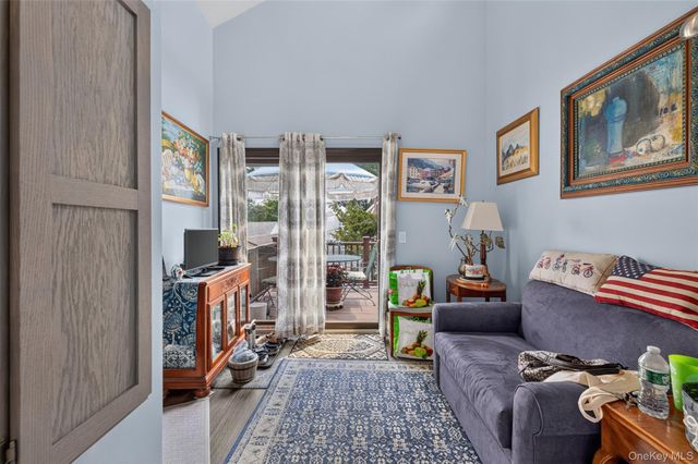 6 Howard Road, Bayville, NY 11709