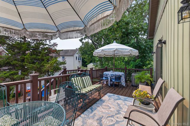 6 Howard Road, Bayville, NY 11709