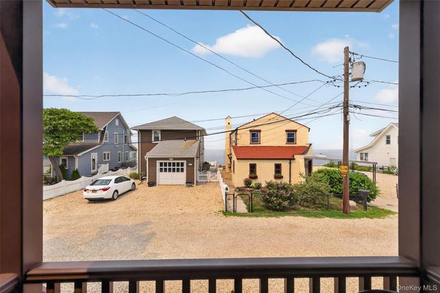 6 Howard Road, Bayville, NY 11709