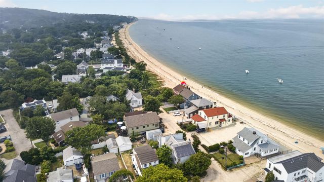 6 Howard Road, Bayville, NY 11709