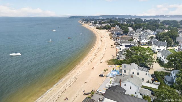 6 Howard Road, Bayville, NY 11709