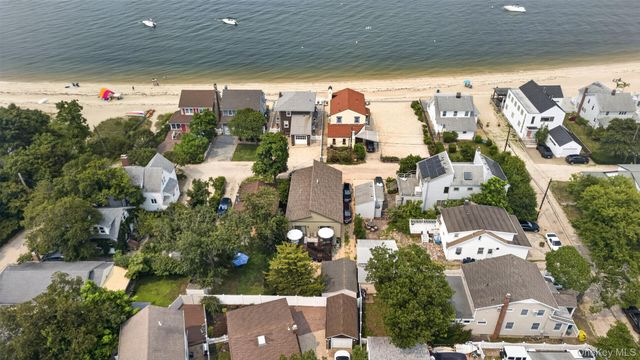 6 Howard Road, Bayville, NY 11709