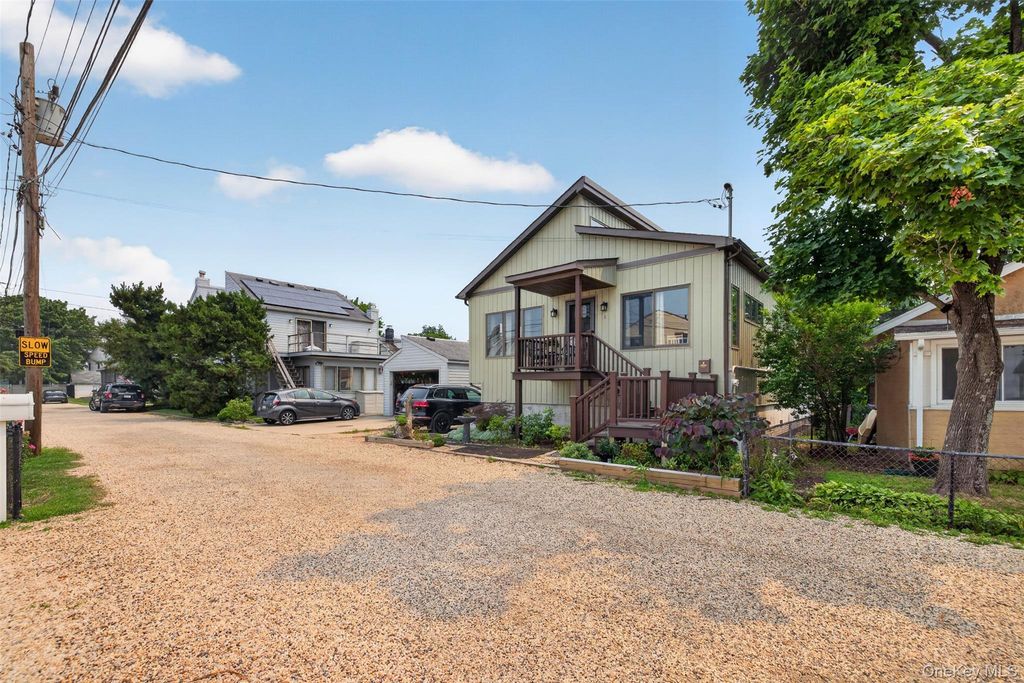 6 Howard Road, Bayville, NY 11709