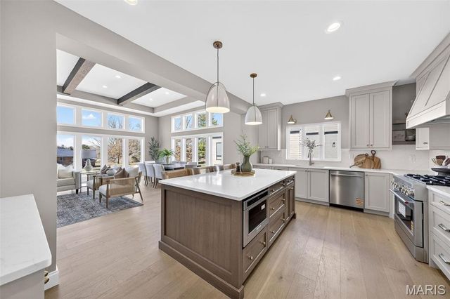 11924 Santino Court, Creve Coeur, MO 63141