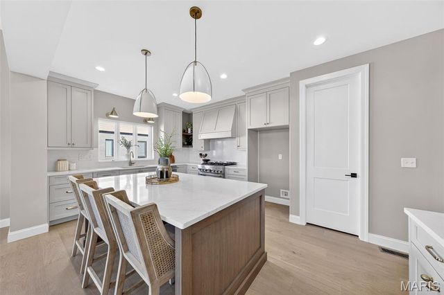 11924 Santino Court, Creve Coeur, MO 63141