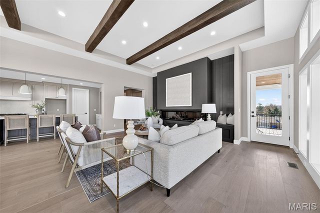 11924 Santino Court, Creve Coeur, MO 63141