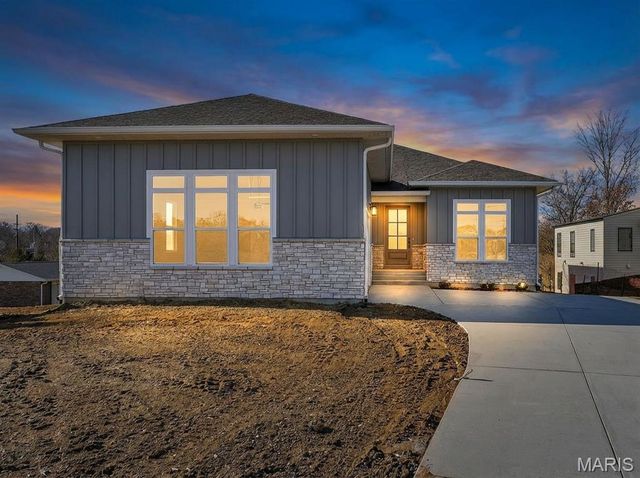 11924 Santino Court, Creve Coeur, MO 63141