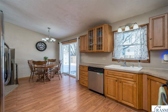 2712 E Main Street, Mankato, MN 56001