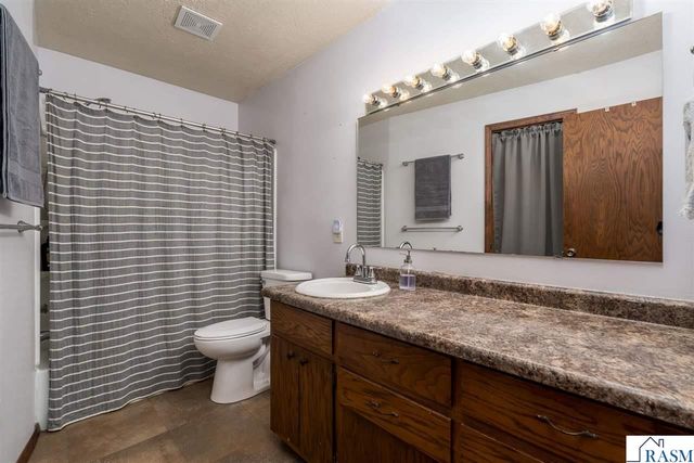 2712 E Main Street, Mankato, MN 56001