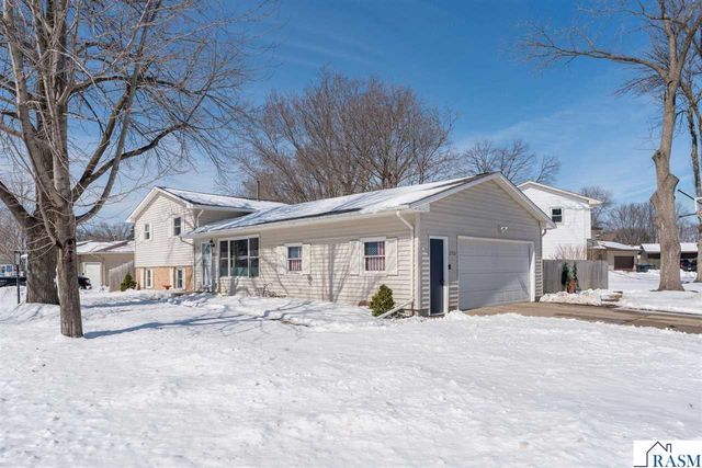 2712 E Main Street, Mankato, MN 56001