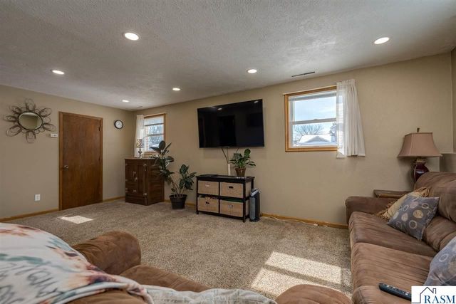 2712 E Main Street, Mankato, MN 56001