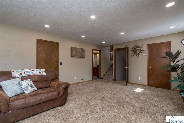 2712 E Main Street, Mankato, MN 56001