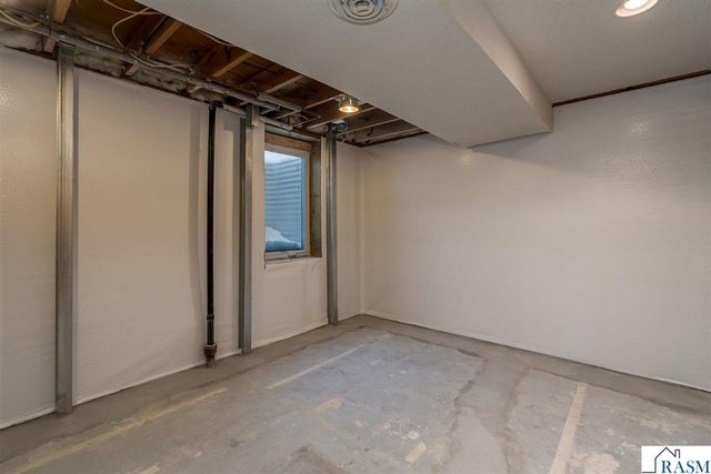 2712 E Main Street, Mankato, MN 56001