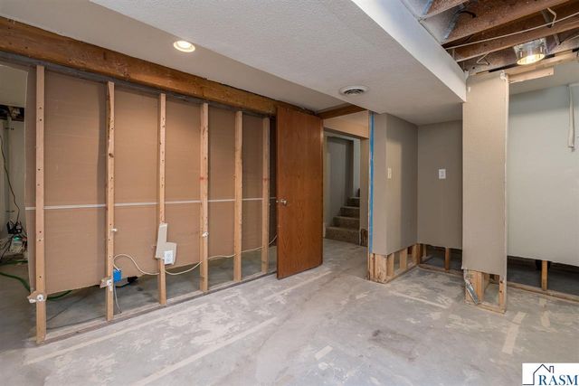 2712 E Main Street, Mankato, MN 56001