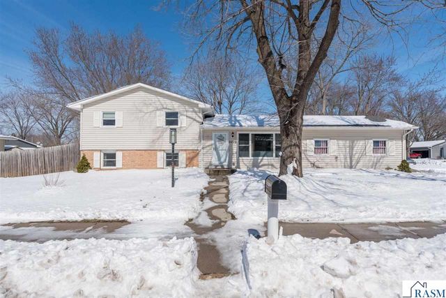 2712 E Main Street, Mankato, MN 56001