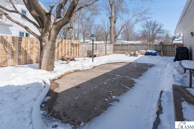 2712 E Main Street, Mankato, MN 56001