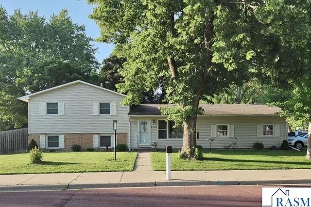 2712 E Main Street, Mankato, MN 56001