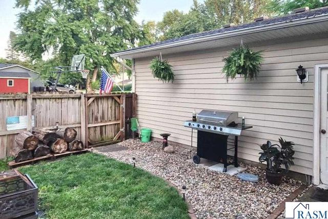 2712 E Main Street, Mankato, MN 56001