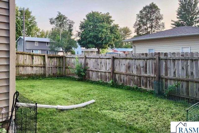 2712 E Main Street, Mankato, MN 56001