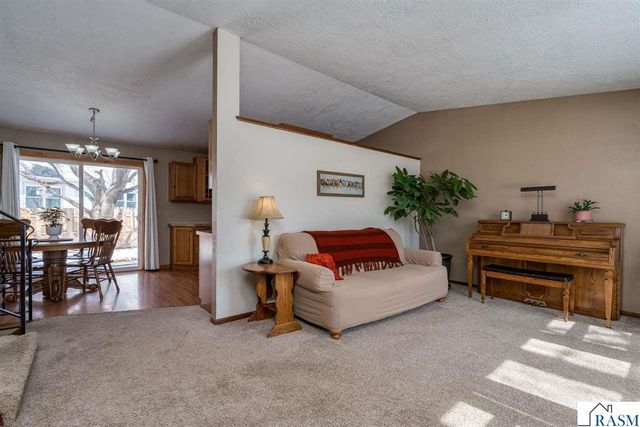 2712 E Main Street, Mankato, MN 56001