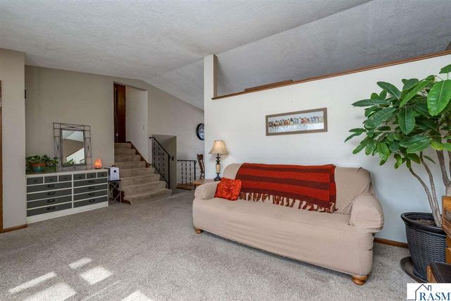 2712 E Main Street, Mankato, MN 56001