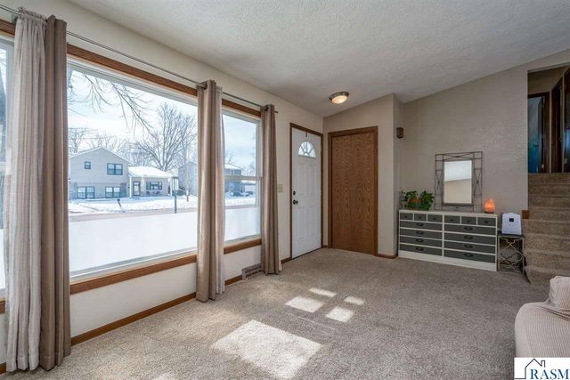 2712 E Main Street, Mankato, MN 56001