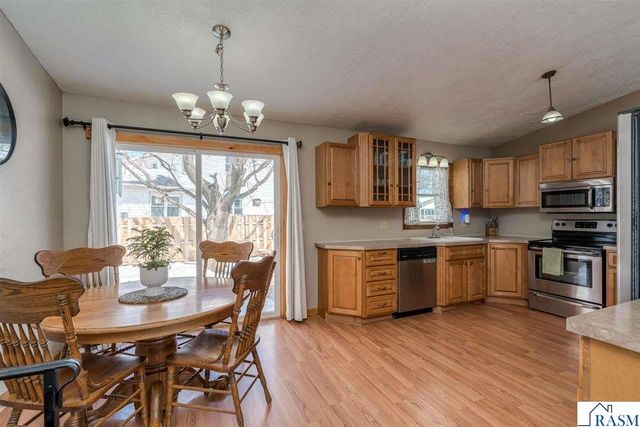 2712 E Main Street, Mankato, MN 56001