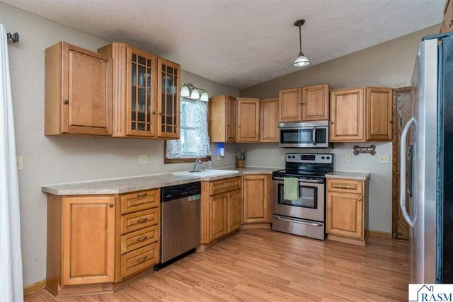 2712 E Main Street, Mankato, MN 56001