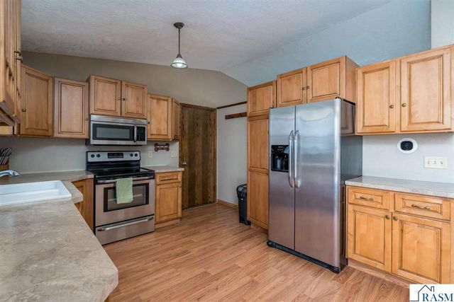 2712 E Main Street, Mankato, MN 56001