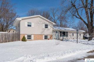 2712 E Main Street, Mankato, MN 56001