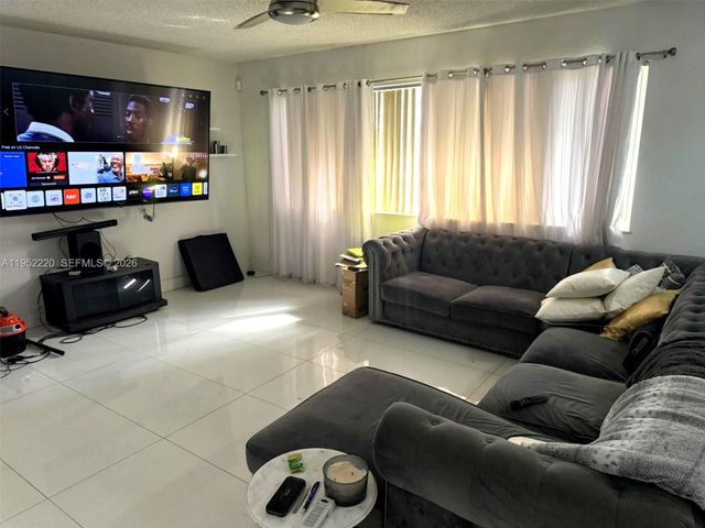 9511 NW 8th St, Pembroke Pines, FL 33024