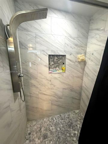 9511 NW 8th St, Pembroke Pines, FL 33024