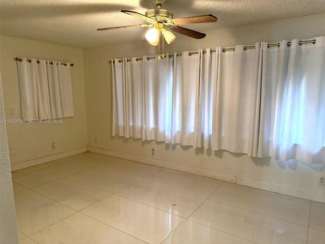 9511 NW 8th St, Pembroke Pines, FL 33024