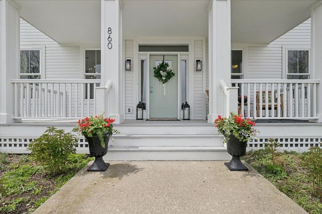 860 Blazing Star Road, Grayslake, IL 60030