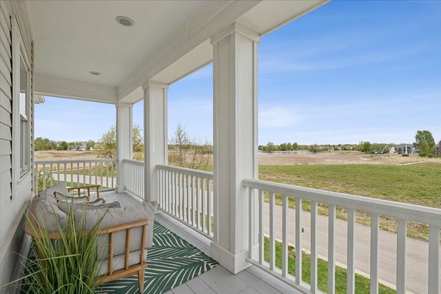 860 Blazing Star Road, Grayslake, IL 60030