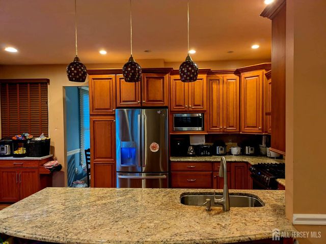 9 April Drive, South Brunswick, NJ 08810