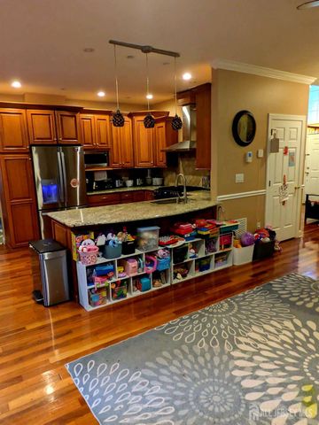 9 April Drive, South Brunswick, NJ 08810
