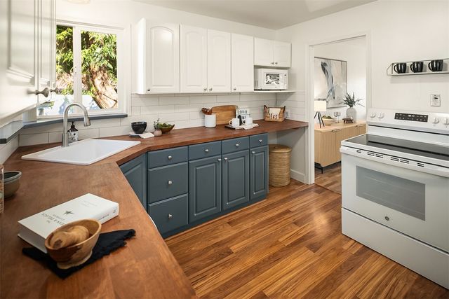 9023 20th Avenue NE, Seattle, WA 98115