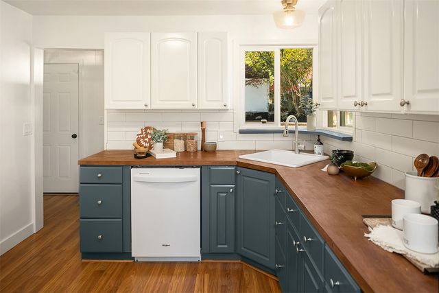 9023 20th Avenue NE, Seattle, WA 98115