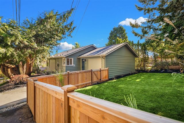 9023 20th Avenue NE, Seattle, WA 98115