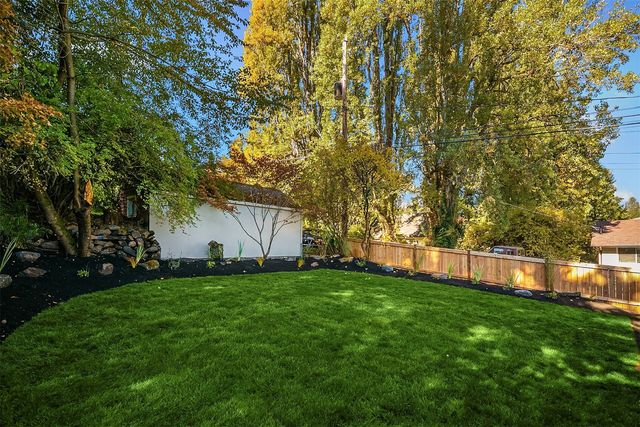 9023 20th Avenue NE, Seattle, WA 98115