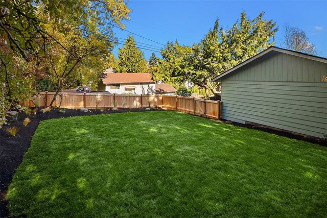 9023 20th Avenue NE, Seattle, WA 98115