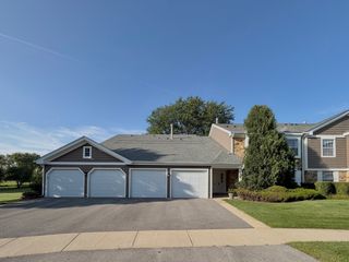 214 Maplebrook Court X1, Schaumburg, IL 60194